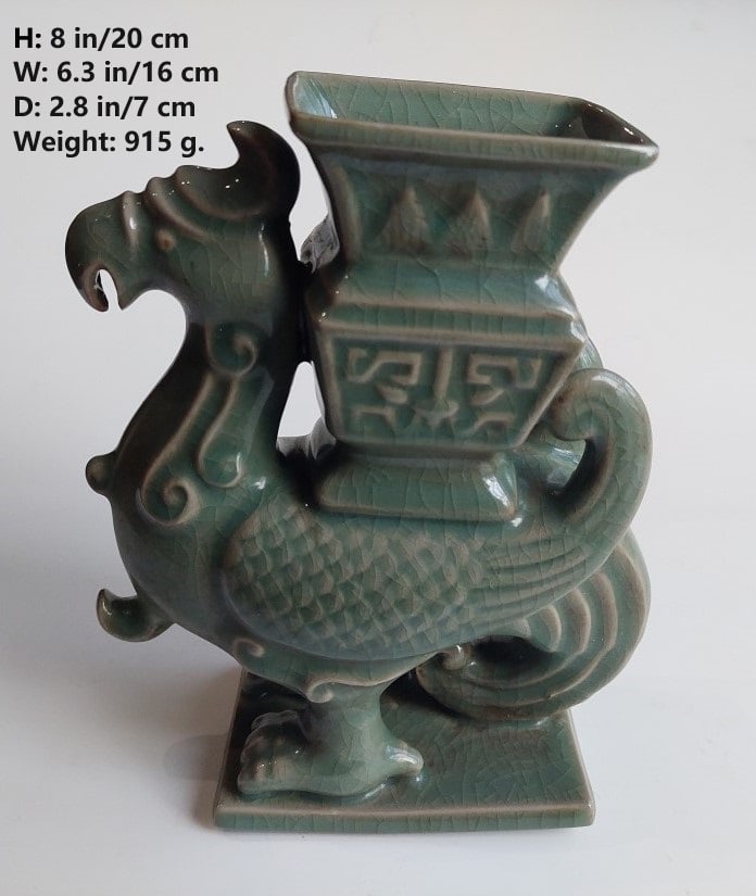 CHINESE VINTAGE RU KILN PHOENEX PORCELAIN VASE: THIS ITEM H: 8 in/20 cm W: 6.3 in/16 cm D: 2.8 in/7 cm Weight: 915 g. FEATURES: 1. The unique shape was copied from early ancient bronze vase. 2. Copied the style of Ru Kiln in the Song Dynasty.