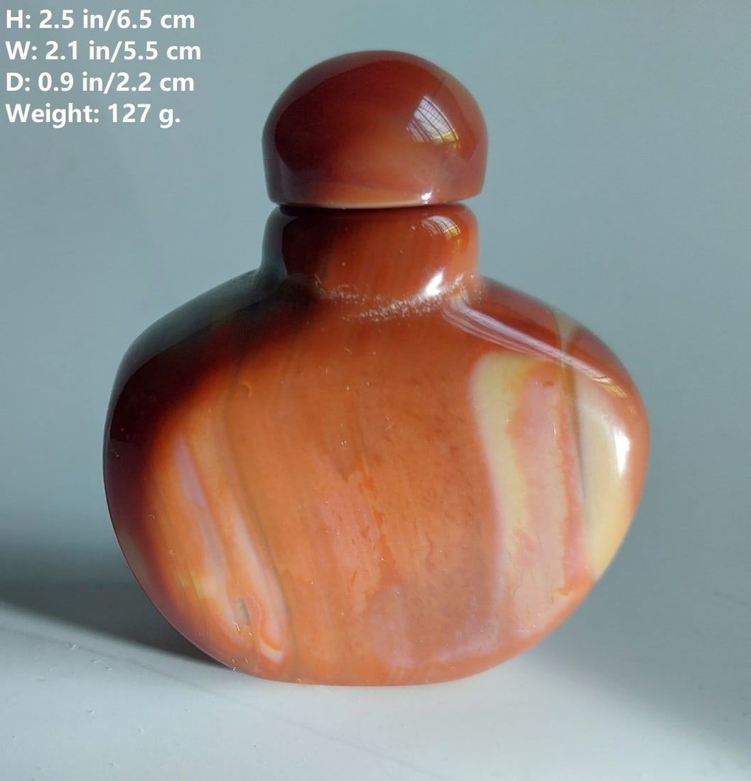 CHINESE ANTIQUE AGATE SNUFF BOTTLE RED: THIS ITEME H: 2.5 in/6.5 cm W: 2.1 in/5.5 cm D: 0.9 in/2.2 cm Weight: 127 g. FEATURES 1. Natural agate. 2. Nicely shaped.