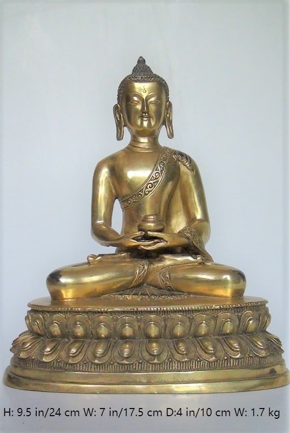 OLD CHINESE ANTIQUE GILTBRONZE MEDICINE BUHHDA STATUE: THIS ITEM H: 9.5 in/24 cm W: 7 in/17.5 cm D: 4 in/10 cm Weight: 1.72 kg FEATURES 1. The statue has been kept very well. 2. Old.