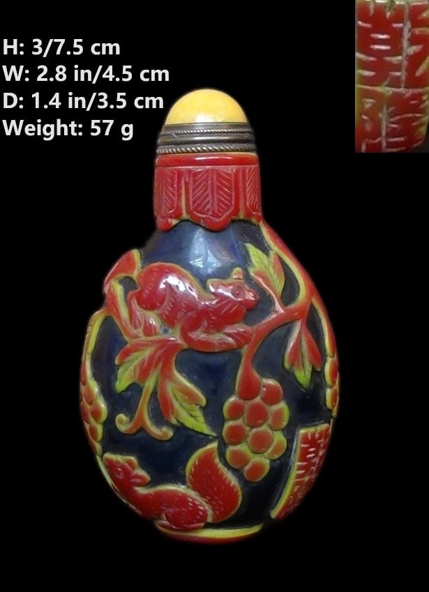CHINESE ANTIQUE PEKING GLASS OVERLAID SNUFF BOTTLE RE: THIS ITEM H: 3 in/7.5 cm W: 1.8 in/4.5 cm D: 1.2 in/3 cm Weight: 57 g FEATURES 1. Marked QIAN LONG NIAN ZHI ?QianLongNian?1736-1796?. 2. Hand painted and overlaid grapes and squirrels, meaning requir