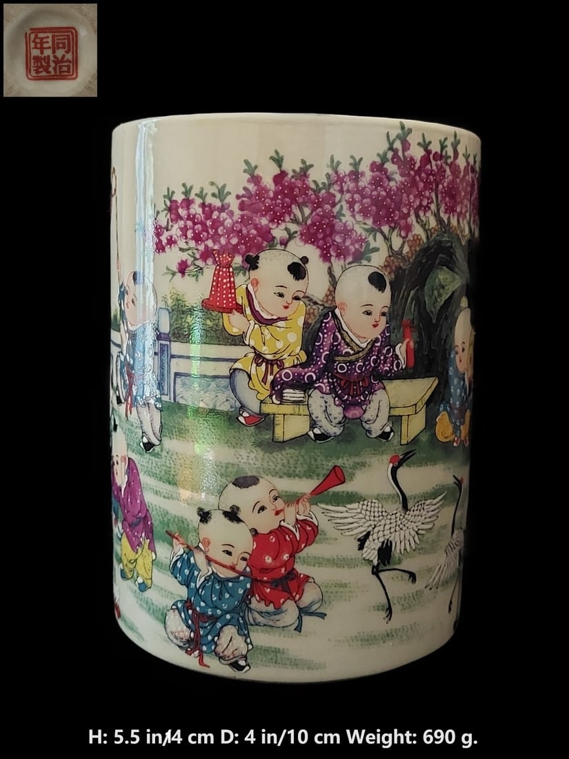 CHINESE VINTAGE PORCELAIN PEN BRUSH HOLDER KIDS HAPPINESWS: SIZE H: 5.5 in/14 cm D: 4 in/10 cm Weight: 690 g. FEATURES 1. Image: Tong Zi Nao Chun (Children Enjoy the Spring Festival). 2. Signed on the button: Tong Zhi Nian Zhi.