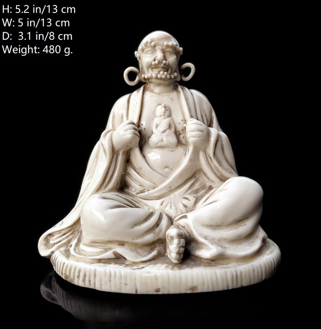 CHINESEA ANTIQUE DE HUA BLANC DE CHINE BODHIDHARMA STATUE SIGNED HE CHAO ZONG: THIS ITEM H: 5.2 in/13 in W: 5 in/13 cm D: 3.1 in/8 cm Weight: 480 g. FEATURES 1. Signed DE HUA He Chao Zong. 2.He Chao Zong: c. 1750 - c. 1800.