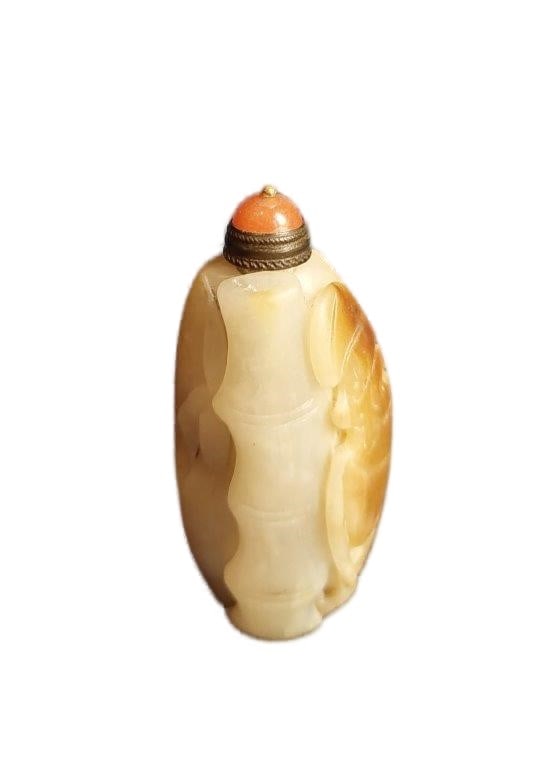 CHINESE VINTAGE HETIAN SEED MATERIAL SNUFF BOTTLE BAMBOO: THIS ITEM H: 2.5 in/6.4 cm W: 1.2 in/3 cm 1 in/2.5 cm Weight: 57 g. FEATURES 1. Natural Hetian jade with natural skin. 2. Hand carved a piece of bamboo, symbolizing the personality of gentlemen (Ru Zh