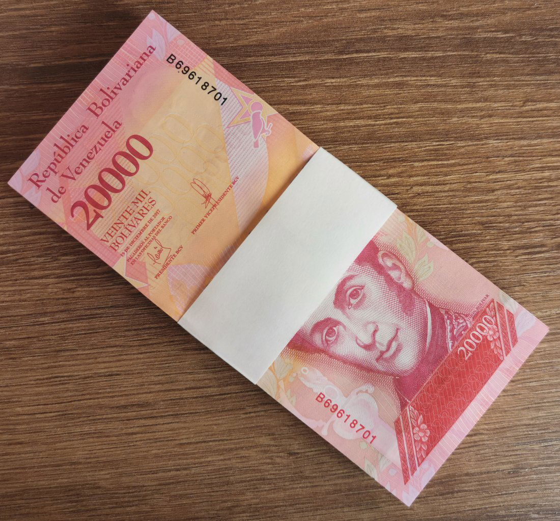 Venezuela Pack (100) 20,000 Bolivares 2017 (1 of 2)