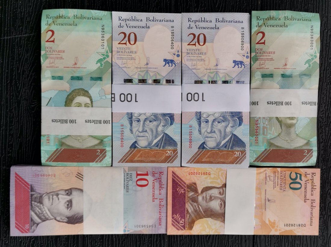 Venezuela Group (600) Banknotes 2017-2018: Venezuela Group (600) Banknotes 2017-2018, Group of 6 Packs / Bundles, each Original 100 Banknotes Uncirculated and Consecutive
