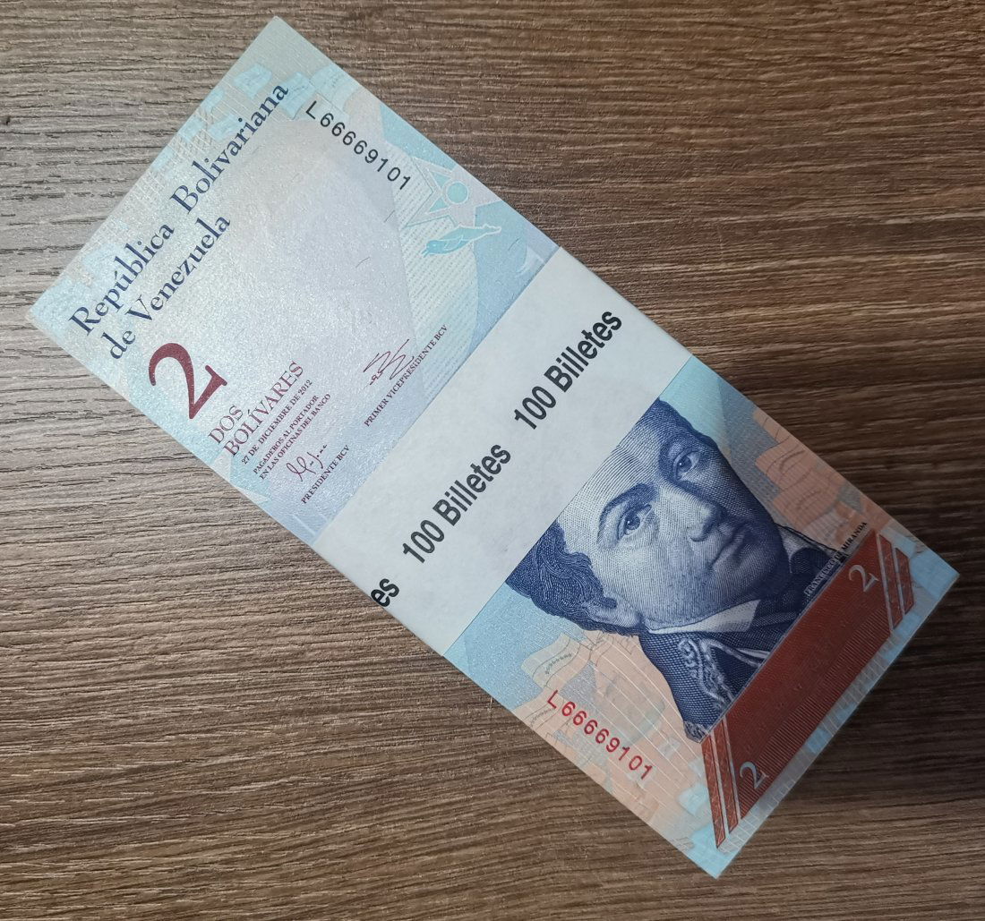 Venezuela Pack (100) 2 Bolivares 2014 (1 of 2)