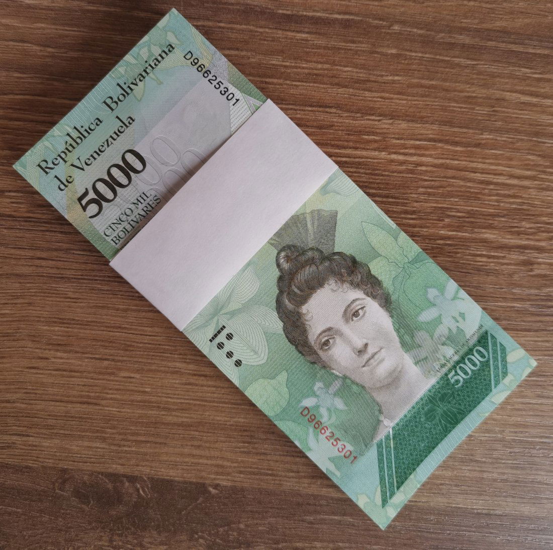 Venezuela Pack (100) 5000 Bolivares 2017 Rare (1 of 2)