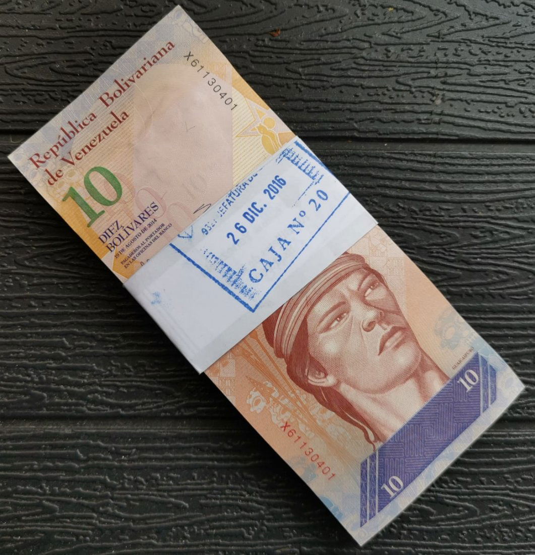 Venezuela Pack (100) 10 Bolivares 2014 (1 of 2)