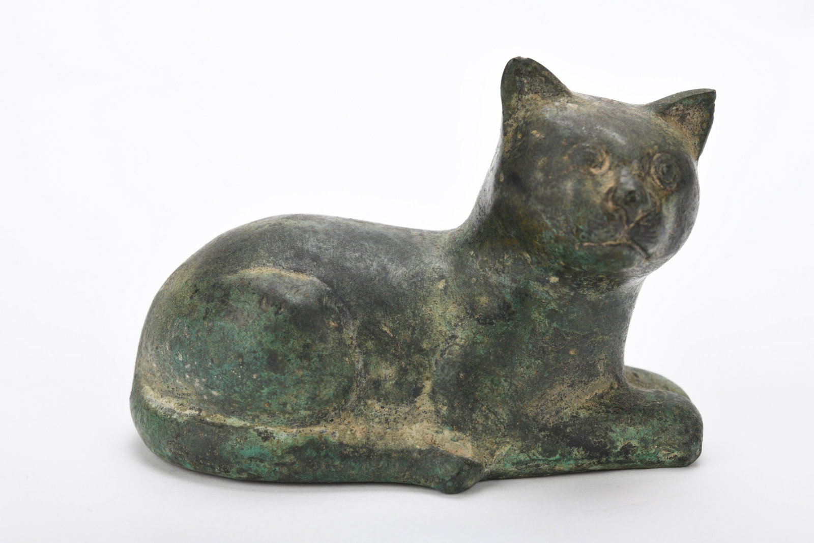Ming dynasty copper cat paperweight: Height2.8in,length4in,