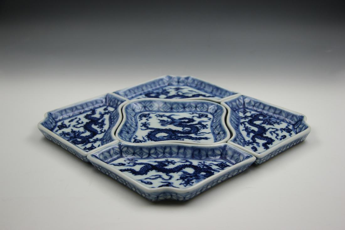 Chinese Ming Dynasty Blue And White Dragon Pattern: 24cm Length and 24cm Width