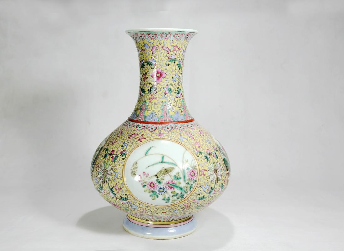 Chinese Famille Rose Flower Pattern Porcelain Bottle: Height 40cm middle diameter 25cm