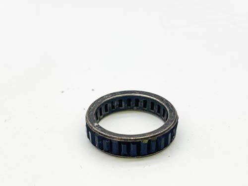 Sterling Silver & Black Stones Ring: Sterling Silver & Black Stones Ring - Total Gross Weight 2.07 g