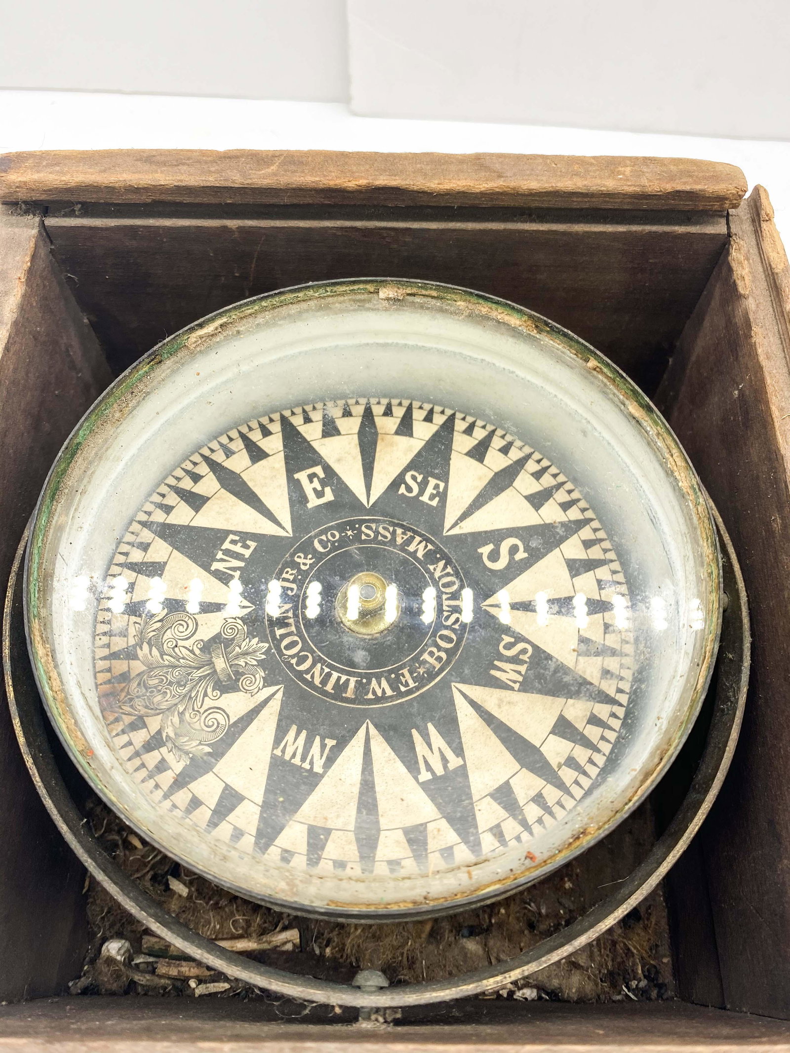 F.W. Lincoln J.R. & CO Boston Mass Dry Ships Compass: Large F.W. Lincoln J.R. & CO Boston Mass Dry Ships Compass Wooden Housing Box bears multiple shallow scratches and some weathering but is in good Over all condition. Missing lid. Compass its self is i