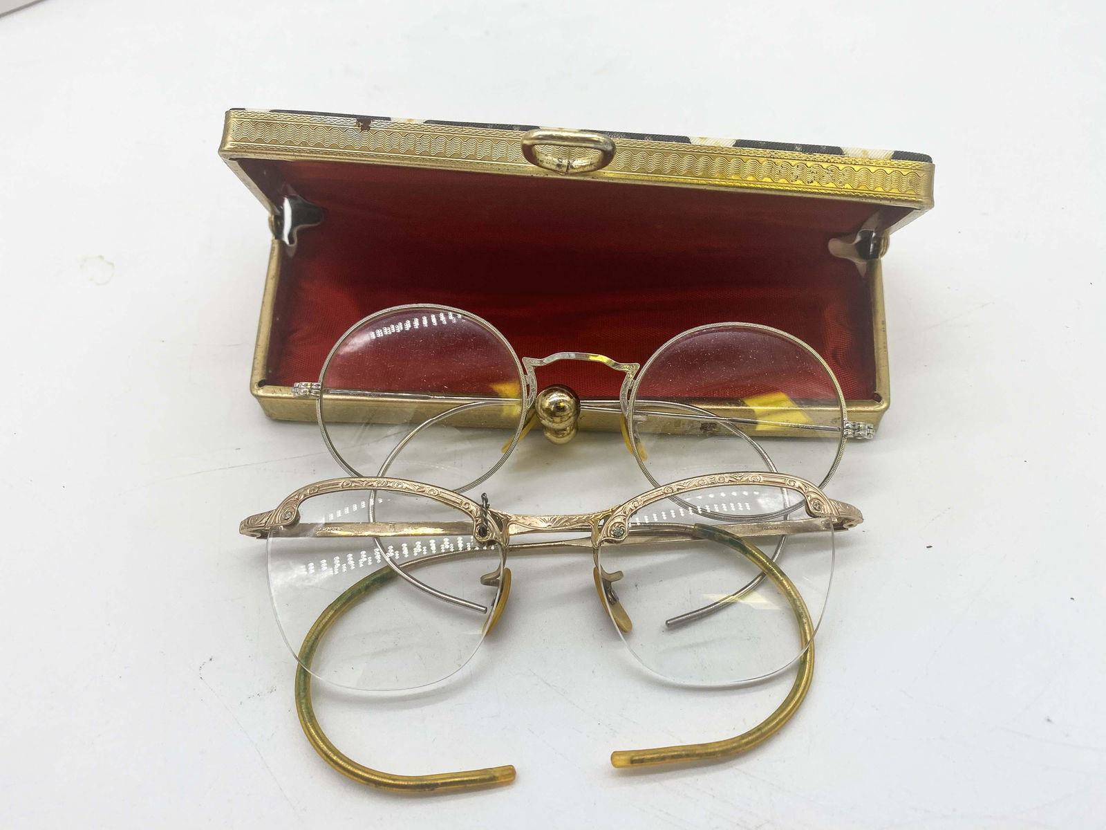 Early Vintage Gold Filled Filigree Art Deco Reading: Early Vintage Gold Filled Filigree Art Deco Reading Glasses w/Art Deco Case