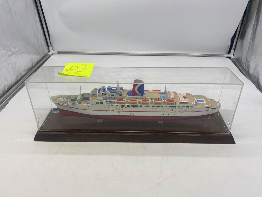 Carnival Cruise Lines TSS Mardi Gras Ship in Case: Carnival Cruise Lines TSS Mardi Gras. A Patent Model In Case. Possibly A Prototype. Size Of Ship 17.5 Inches x 2.25 Inches. 4.5 Inches High. Case: 21 Inches x 5.25 Inches. 6.75 Inches High.