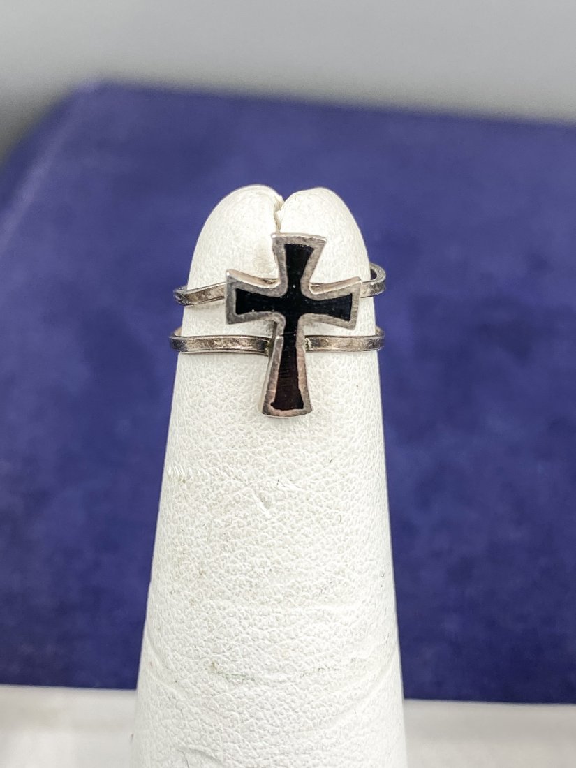 Sterling Silver Victorian Black Onyx Inlaid Cross Ring (1 of 7)