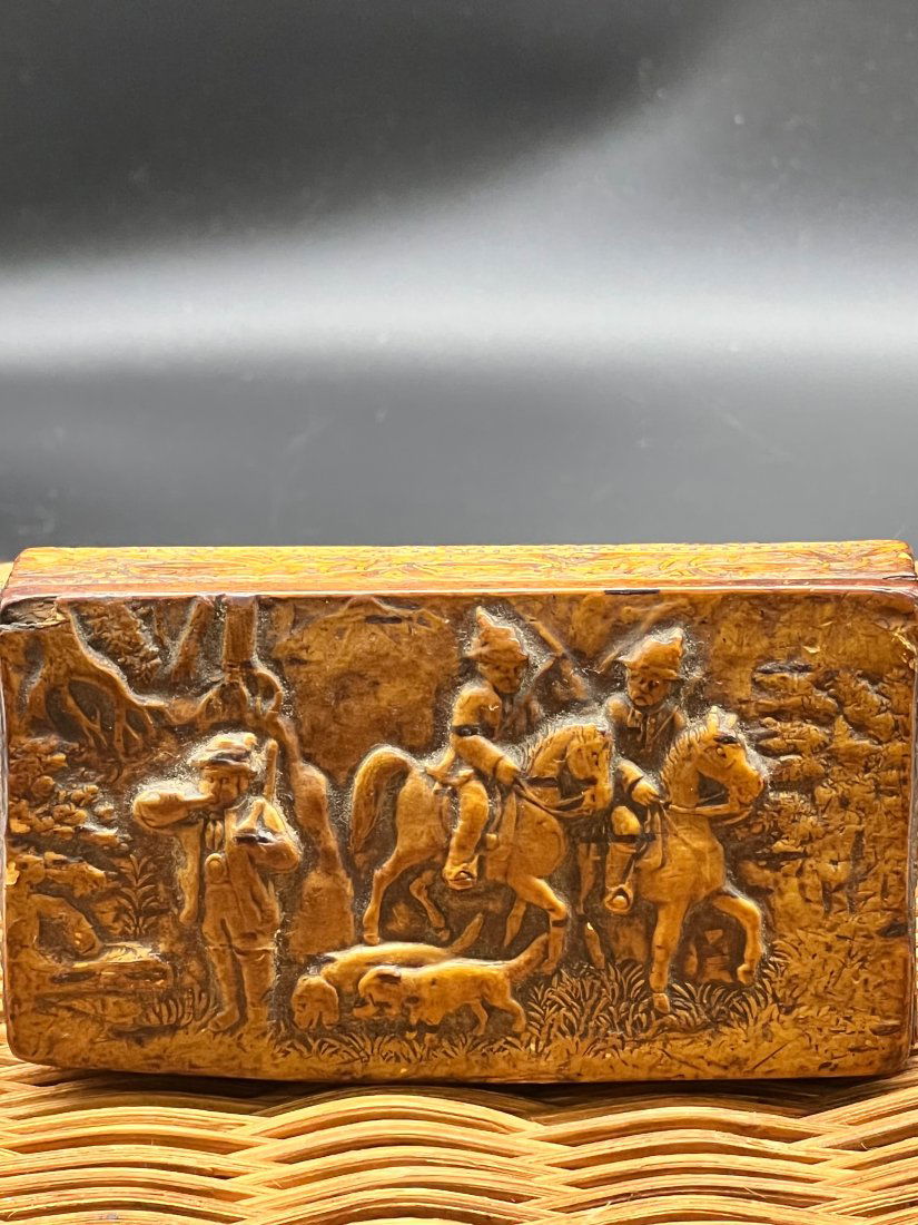 18th C German Carved Wood Miniature Snuff Box (1 of 13)