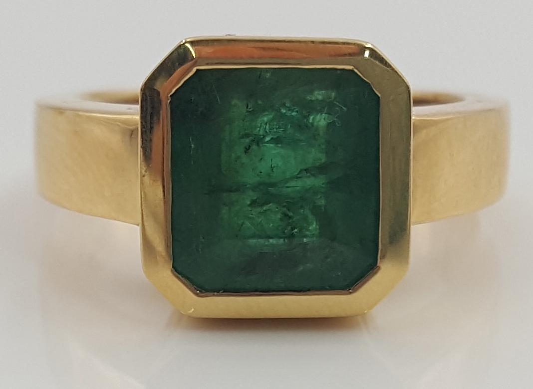 Emerald Ring, 750 Yellow Gold. The stone is circa 3 (1 of 5)