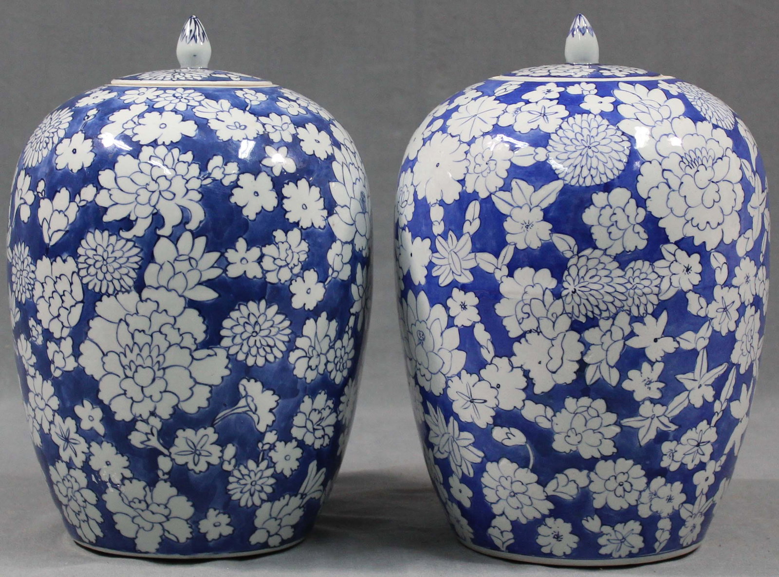 2 ginger pots. Proably China. Each 4 character mark. (1 of 5)