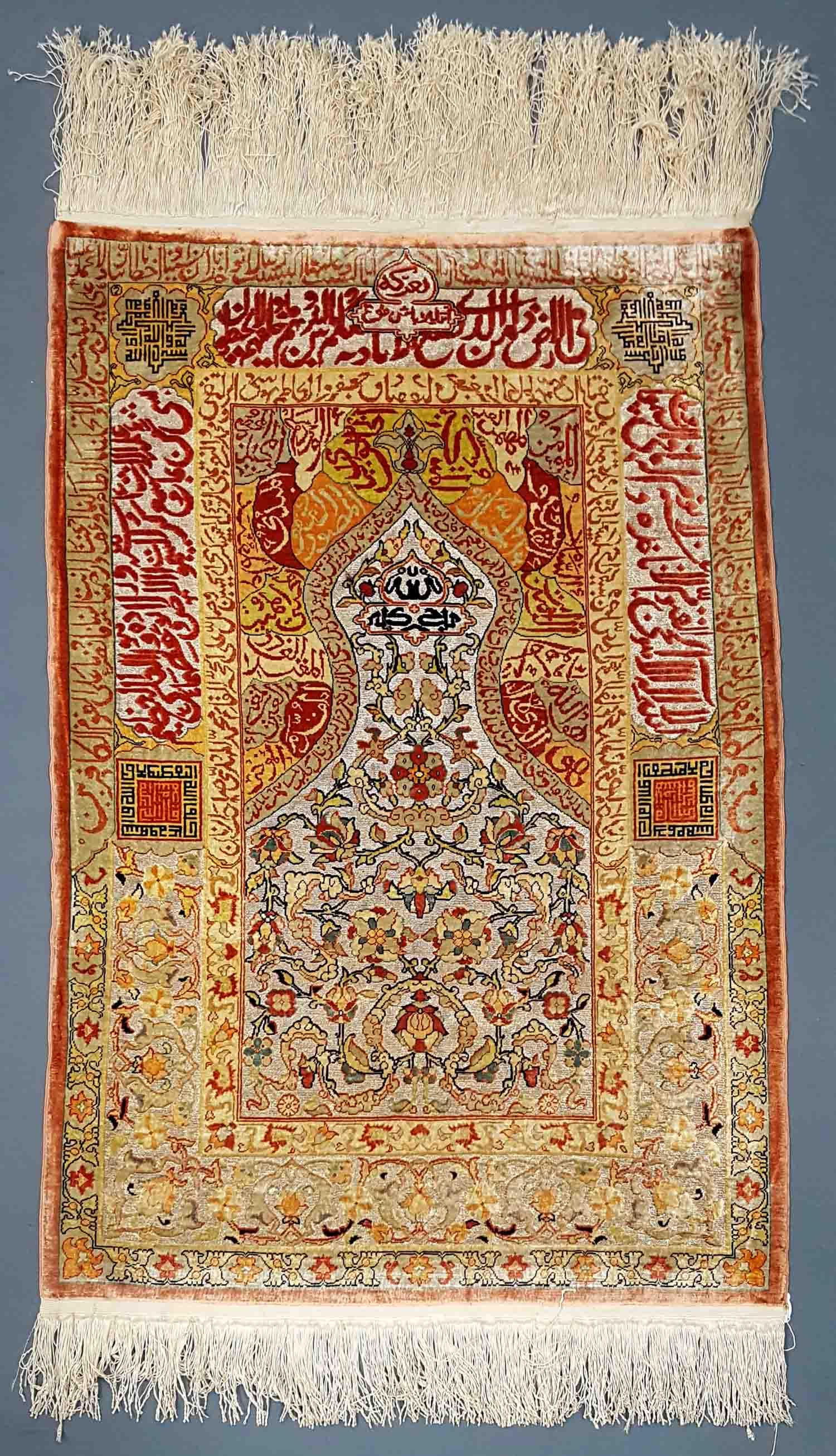 Hereke silk carpet, Turkey. Signed. Very fine knotting. (1 of 3)
