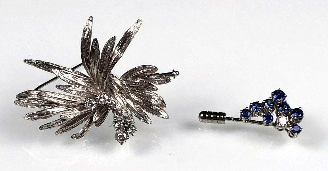 750 white gold. 2 brooches. Diamonds. Saphires. (1 of 8)