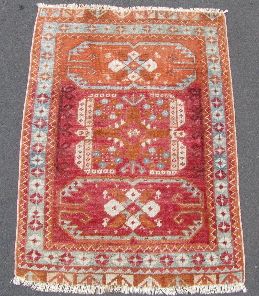 Konya Yastik. Central Anatolia. Turkey. Antique, 100 -: 91 cm x 67 cm. Hand knotted. Wool on wool.