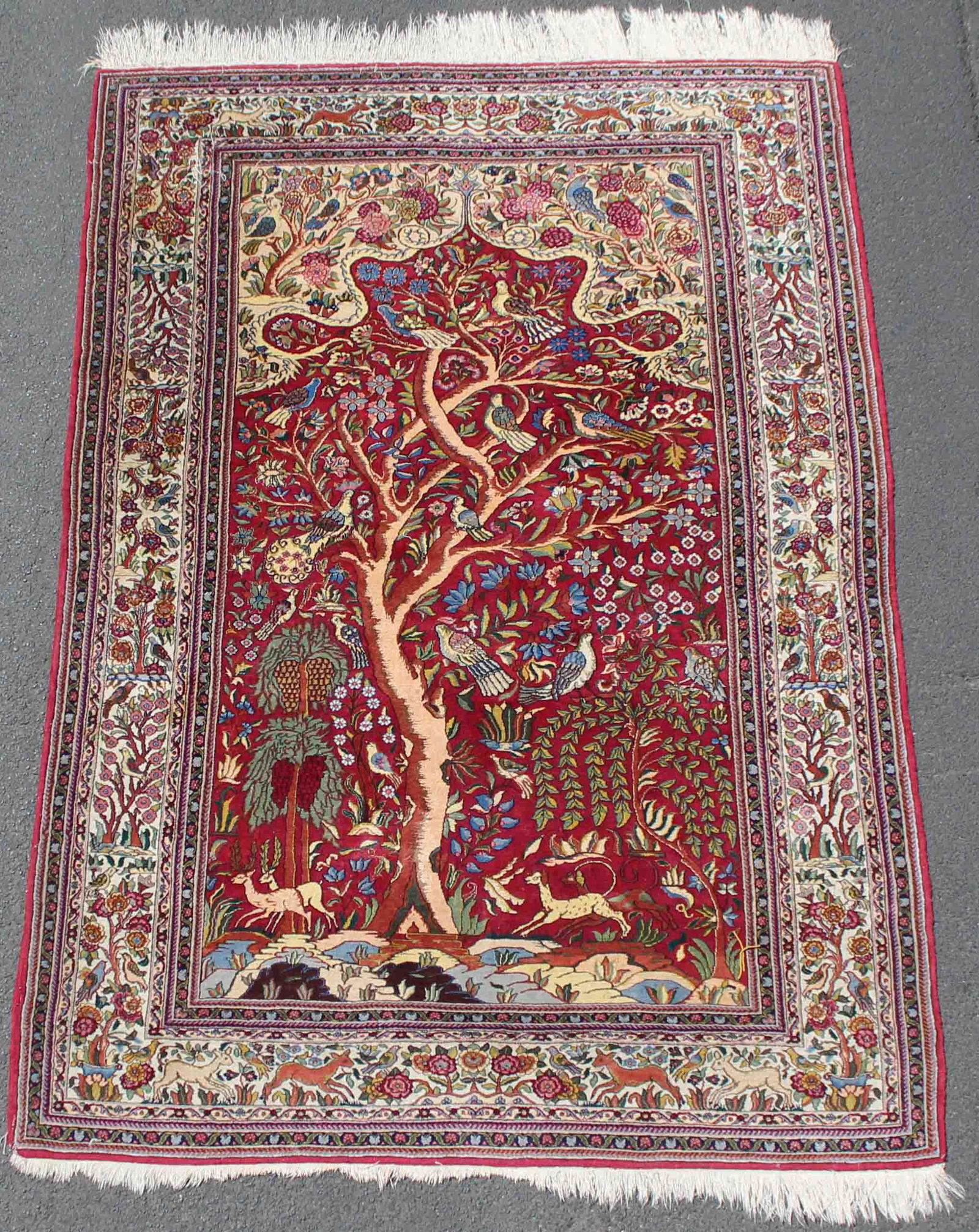 Tehran rug. Iran. About 60 - 100 years old. (1 of 18)