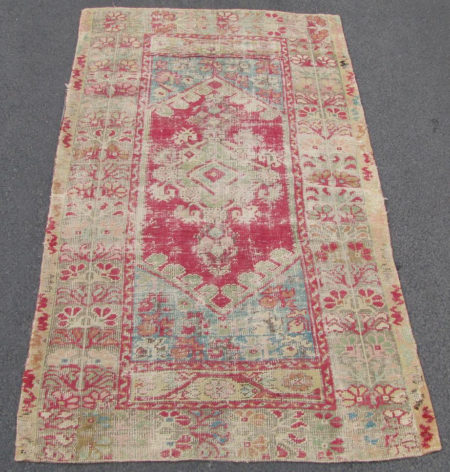 Gördes double-niche prayer rug. Turkey. Antique. Circa: 168 cm x 101 cm. Hand knotted. Wool on wool. Condition see photos.