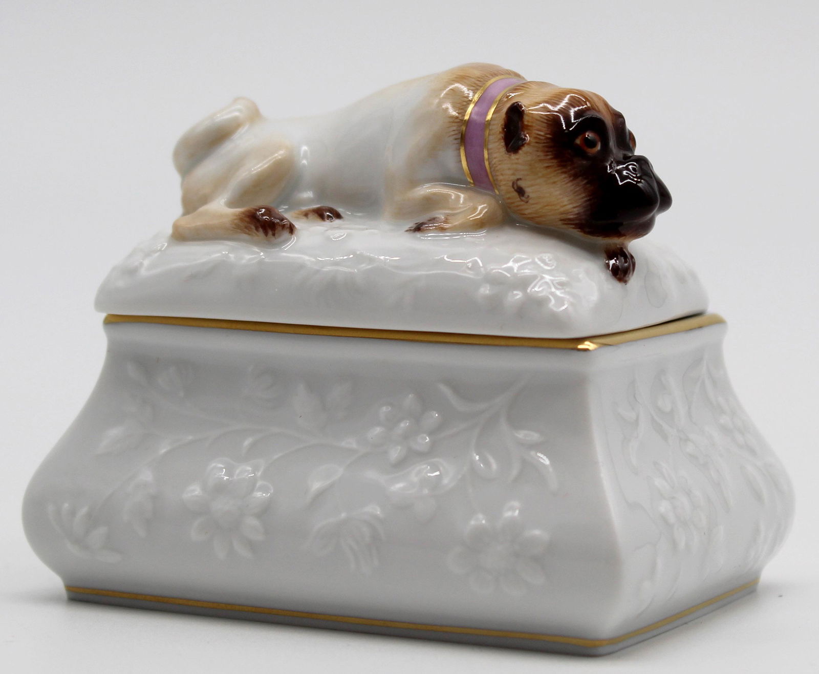 Box with pug lid. Meissen porcelain. (1 of 10)