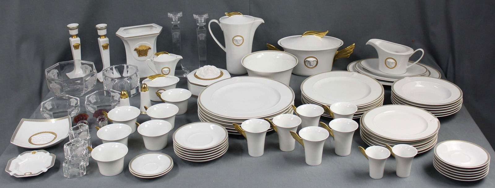 Rosenthal Versace porcelain. Dining service and coffee (1 of 17)
