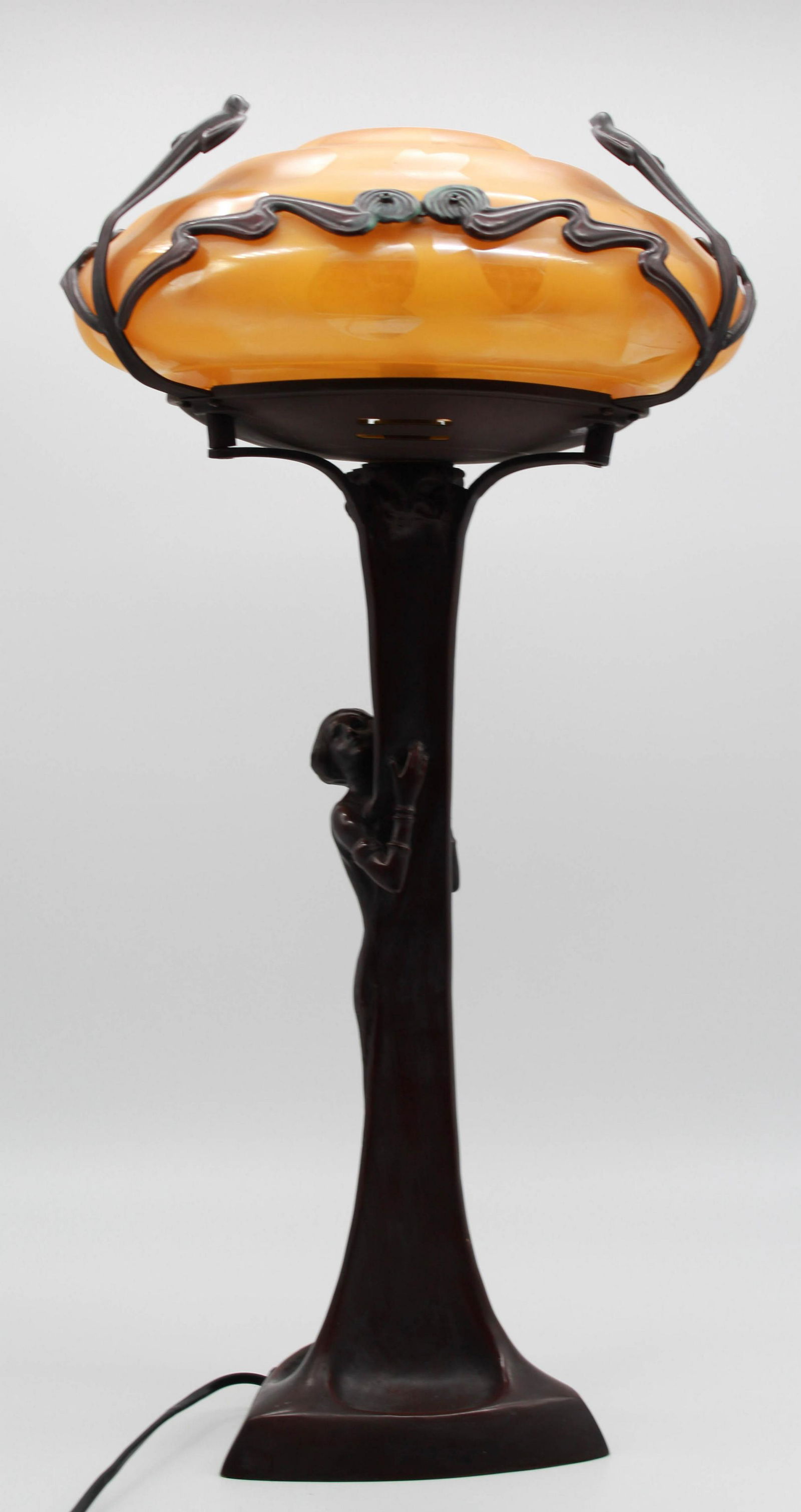 Table lamp in Art Nouveau style. Bronze, 58 cm high. (1 of 9)