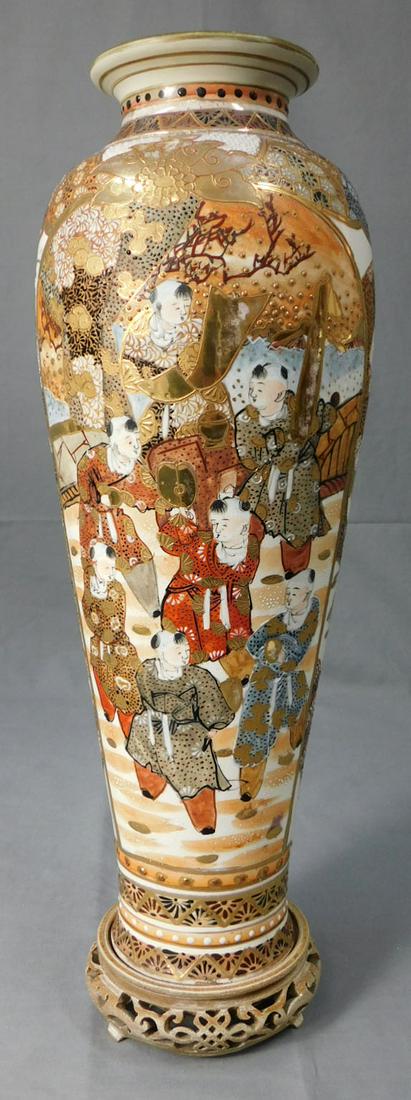 Satsuma Vase.: 43 cm ohne Holzstand. Porzellan / Steingut. Wohl Japan alt um 1900. Versand kann organisiert werden. Vase. 43 cm without wooden stand. Porcelain / earthenware. Probably Japan old around 1900. shipping
