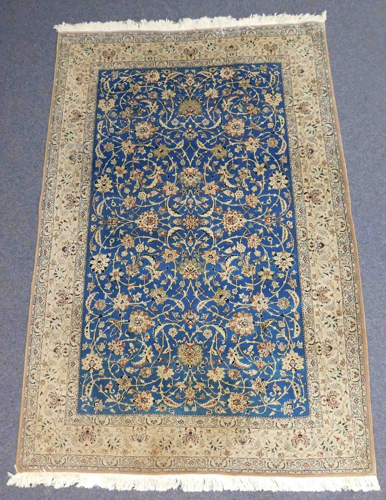 Nain "Tudesh" Teppich. Meisterarbeit.: 234 cm x 155 cm. Handgeknüpft. Korkwolle und Seidenpunkte auf Baumwolle. Sehr feine Knüpfung. 9 x 9: 800.000 Knoten pro Quadratmeter. 500 KPSI. Bedeutet circa Iran. Persien. Versand kann organisiert