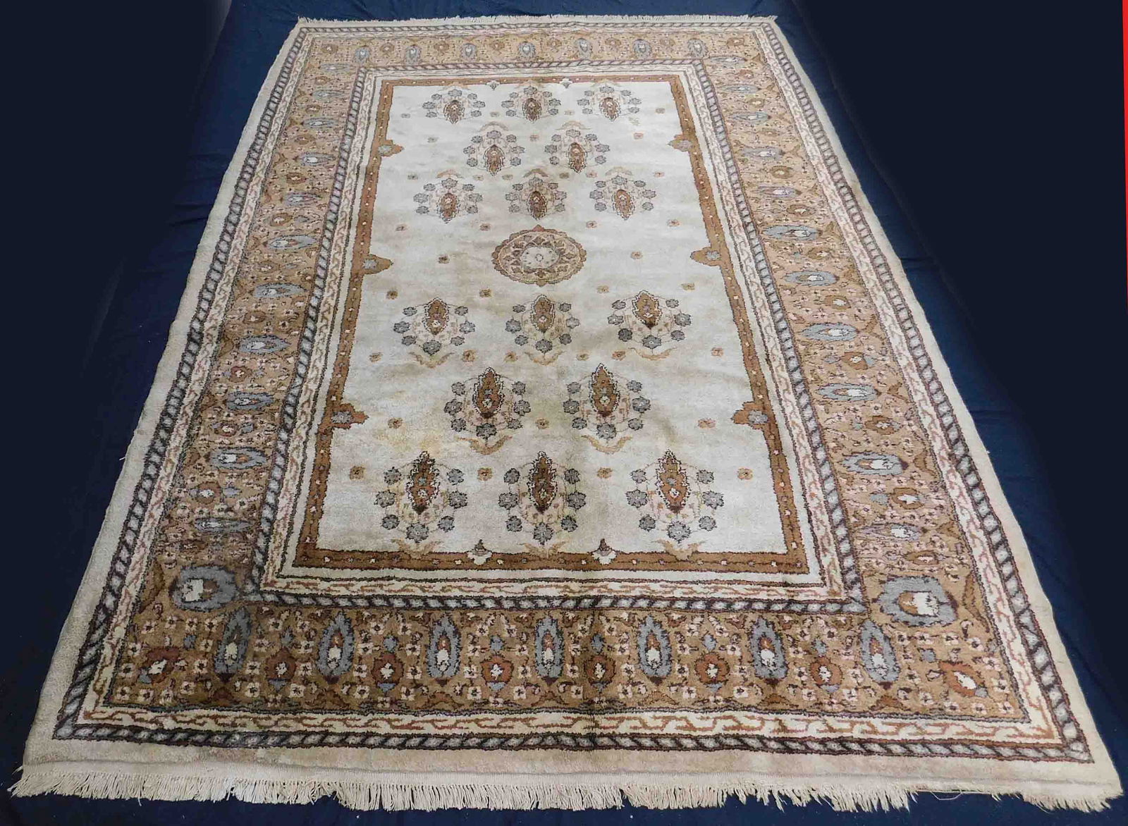 Osmanischer Teppich. Anatolien, Türkei, antik.: 329 cm x 227 cm. Handgeknüpft. Wolle auf Baumwolle. Circa 100 - 140 Jahre alt. Zustand siehe Fotos. Versand kann organisiert werden. Ottoman carpet. Anatolia, Turkey, antique. Hand knotted. Wool on c