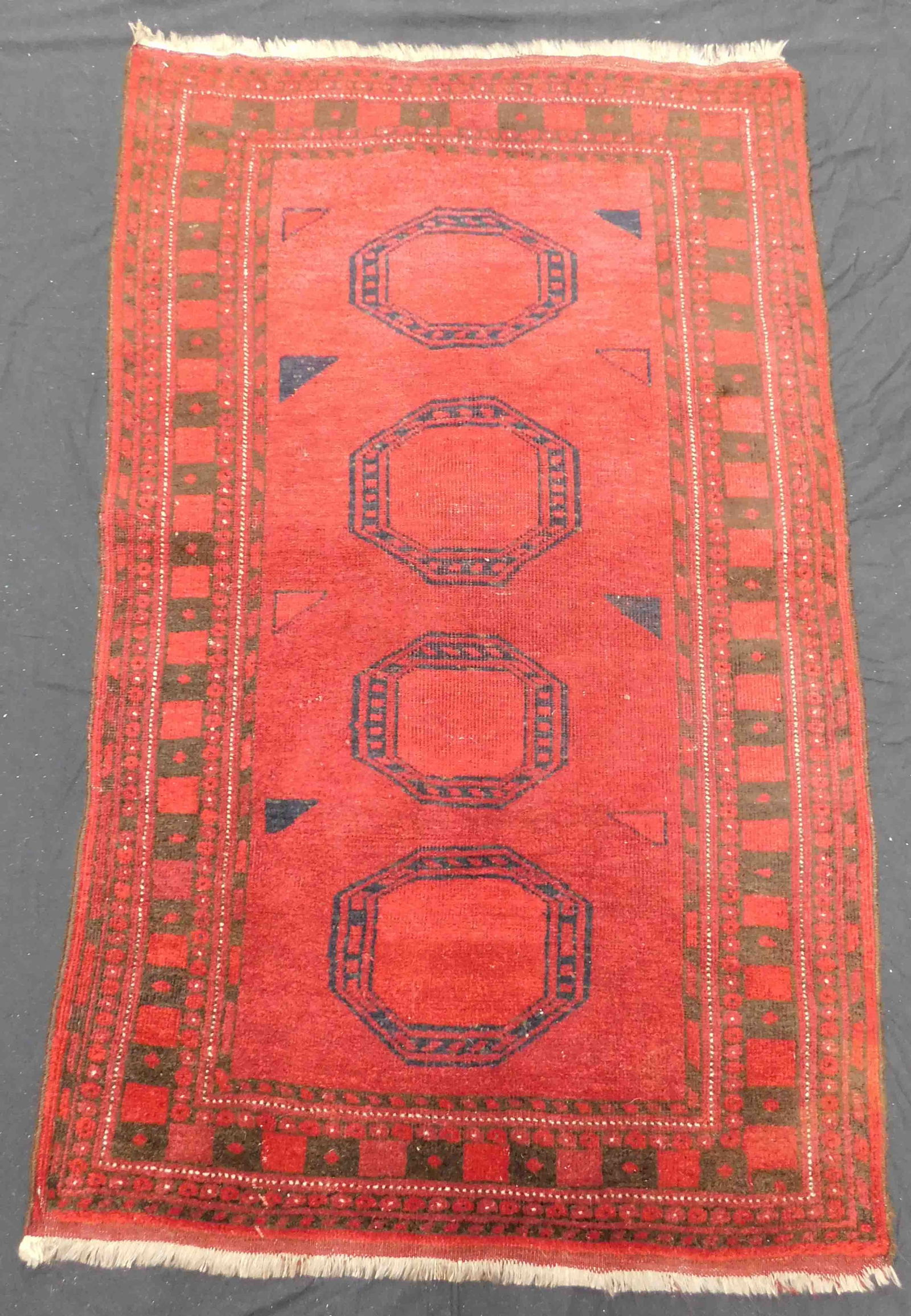 Ersari Afghanistan Stammesteppich. Antik.: 146 cm x 94 cm. Handgeknüpft. Wolle auf Wolle. Naturfarben. Circa 80 - 100 Jahre alt. Zustand siehe Fotos. Versand kann organisiert werden. Ersari Afghanistan tribal rug. Antique. Hand knotted. Wool