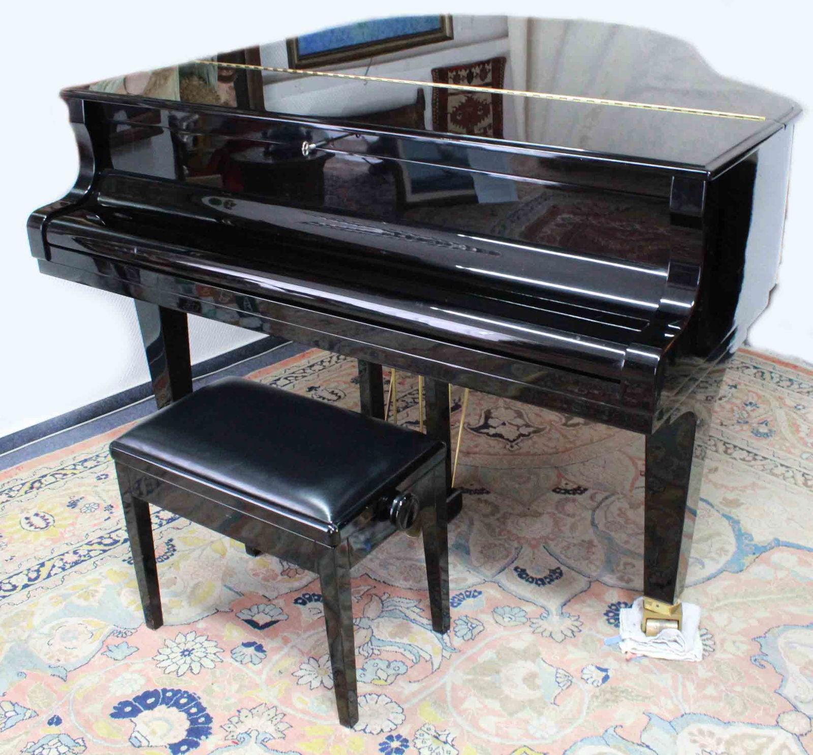 Sauter - Flügel. Wohl Alpha 160.: Stutzflügel mit Klavierbank. Siehe Fotos. Versand kann organisiert werden. Sauter grand piano probably Alpha 160. Grand piano with piano bench. See photos. Shipping can be organised.