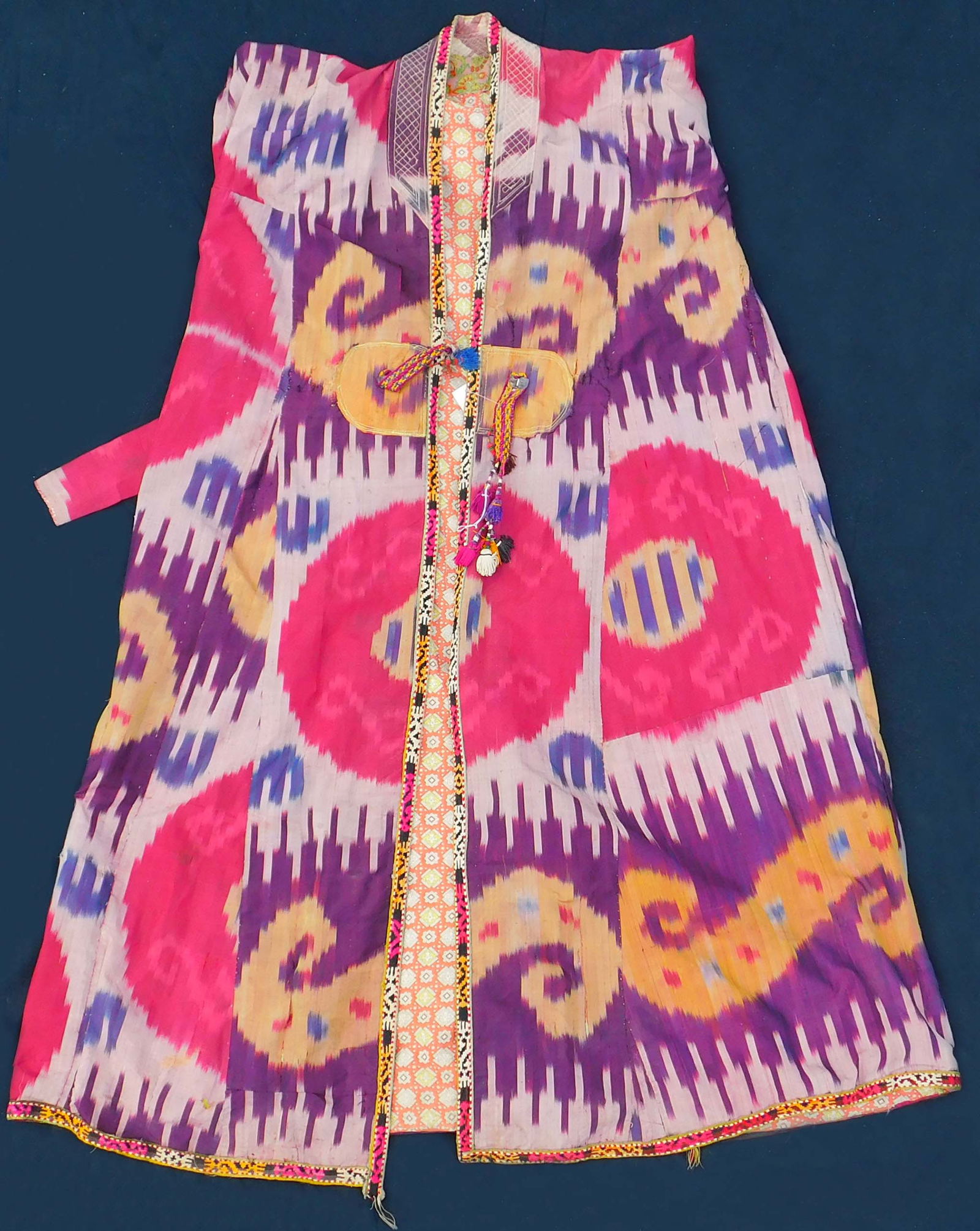 Uzbek Ikat Tschapan. Antik. (1 of 12)