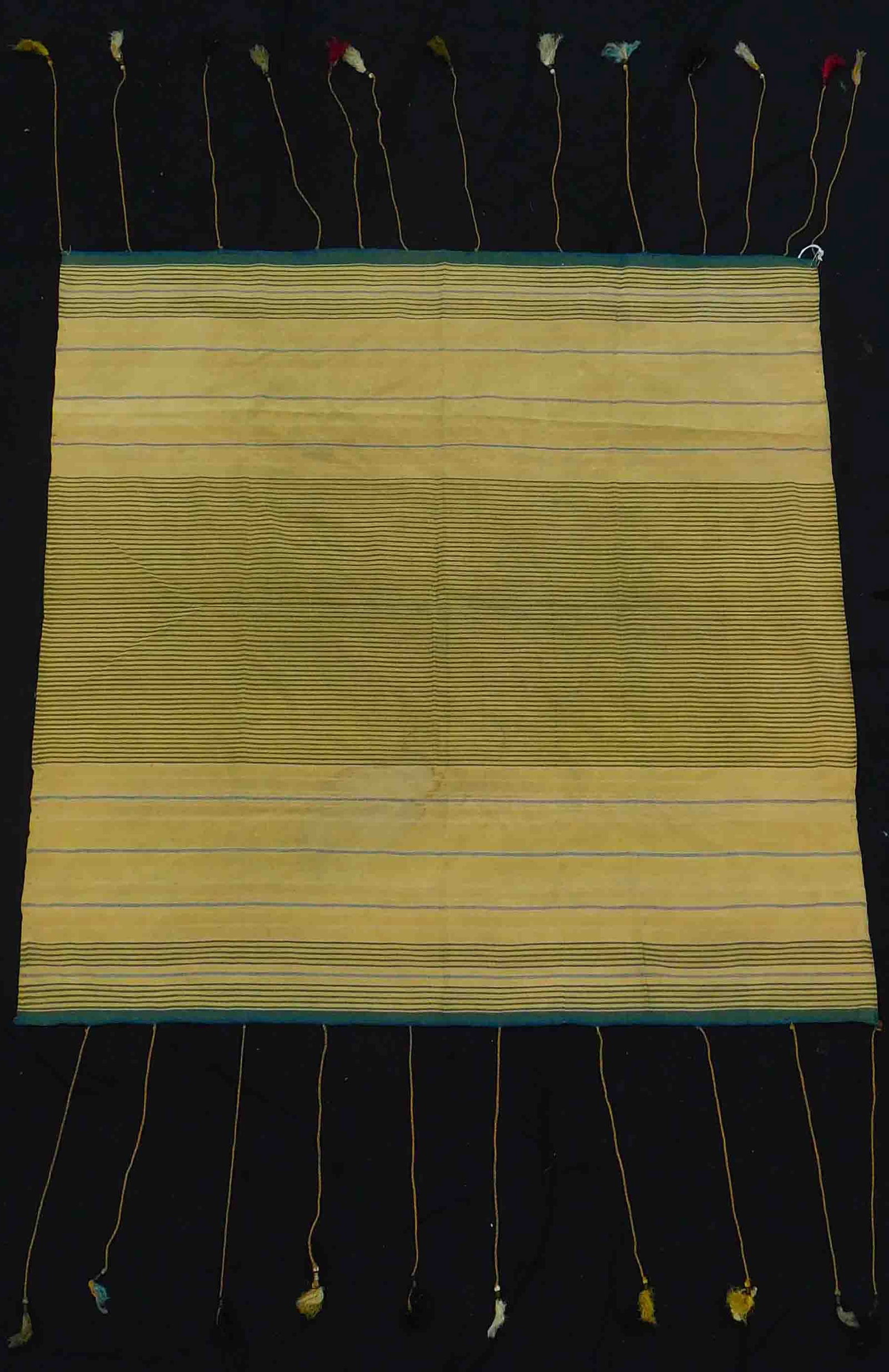 Aleppo Seidenkelim. Syrien. Antik.: 101 cm x 101 cm ohne Zierfransen. Handgewebt. Seide auf Seide. Circa 140 - 160 Jahre alt. Zustand siehe Fotos. Versand kann organisiert werden. Aleppo silk kilim. Syria. Antique. 101 cm x 101 cm witho