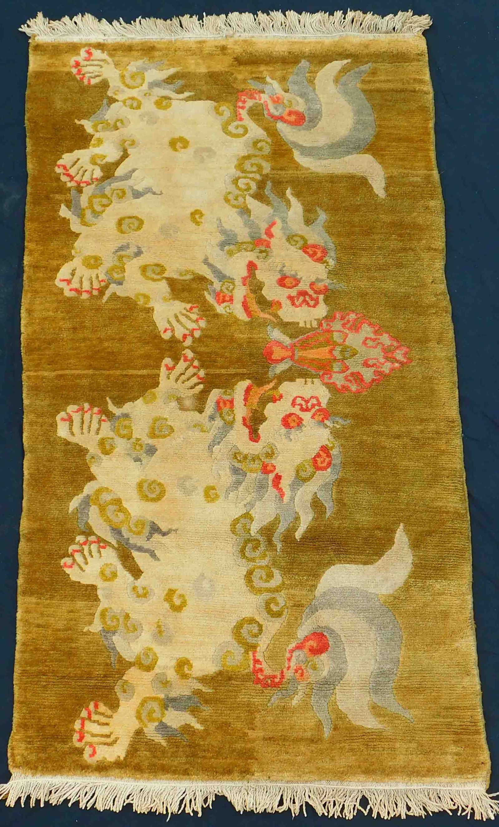 Teppich mit 2 Fo-Hunden. Alt. (1 of 5)