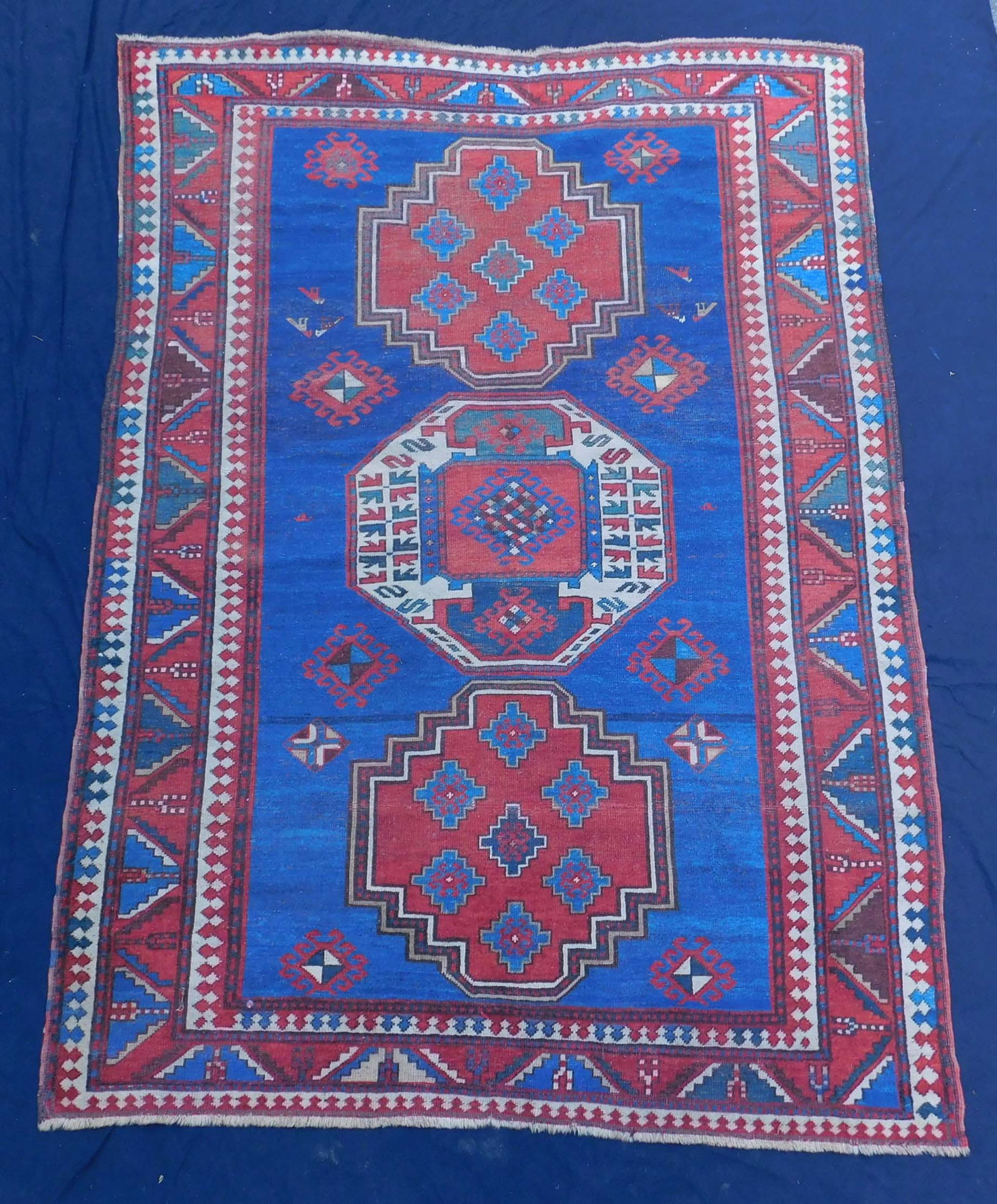 Drei Medallion Kazak. Kaukasus. Antik. (1 of 16)