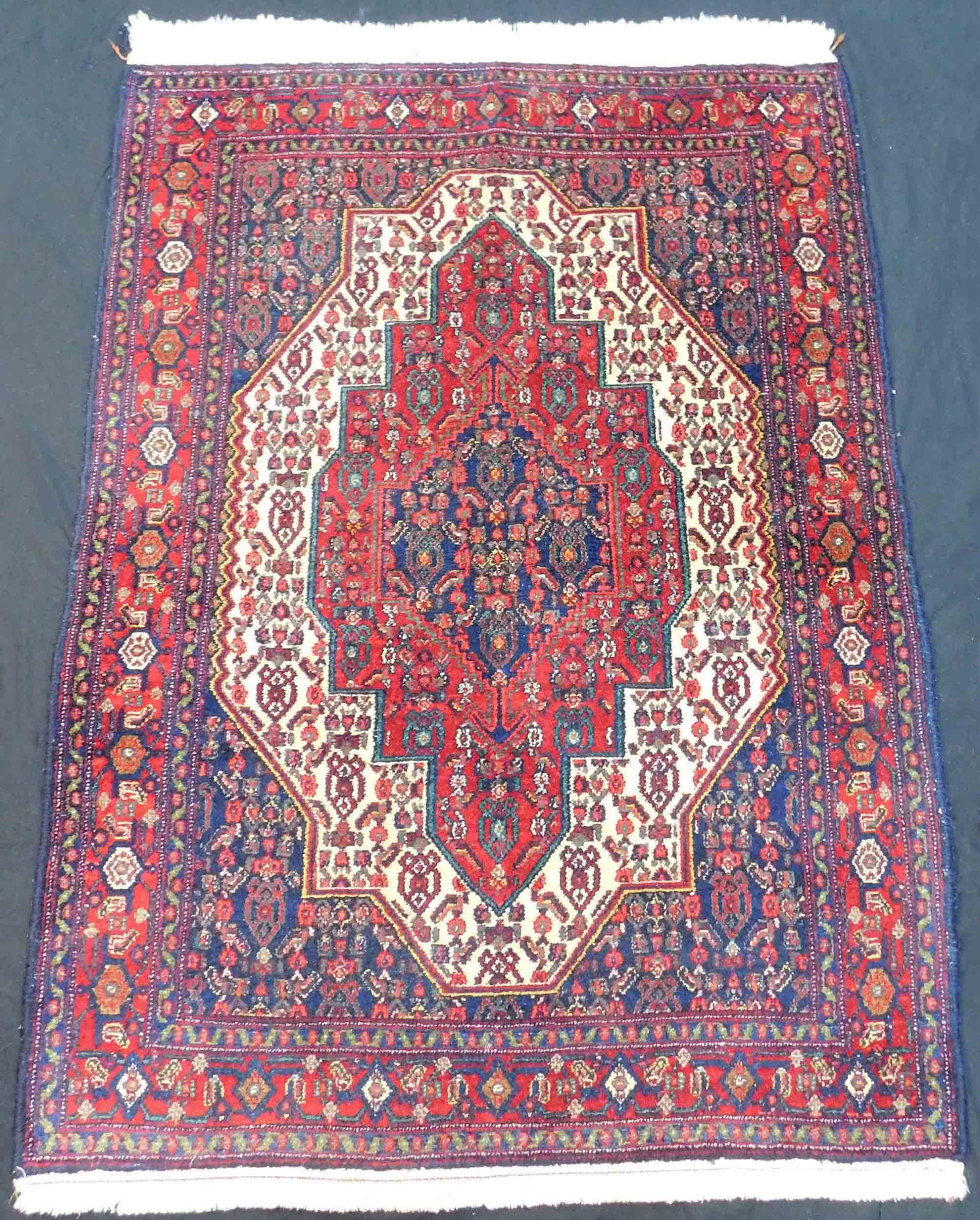 Senneh Teppich. Alt. (1 of 7)