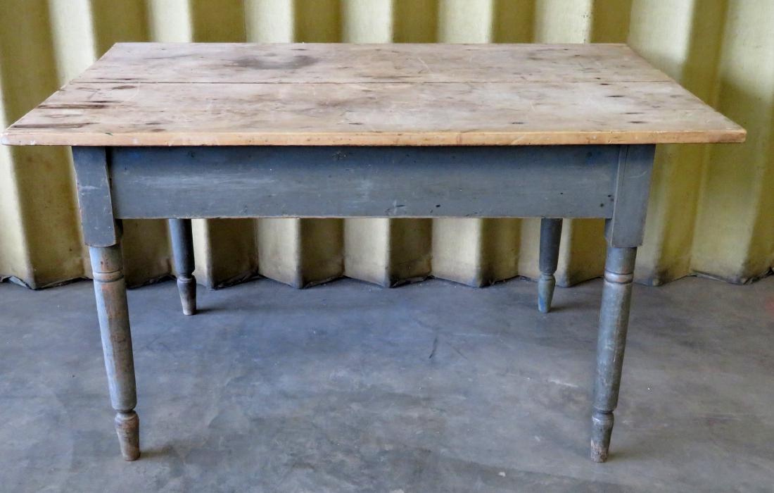 Small early farm table with turned legs having a (1 of 7)