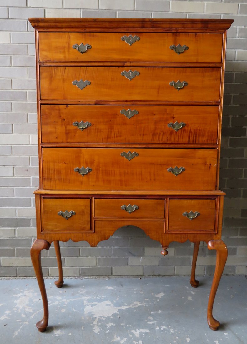 Petit Queen Anne refinished highboy in maple and pine,: Petit country Queen Anne figured maple and pine highboy, having 4 graduated drawers over 3 drawers, cabriole legs ending in pad feet. Appears to retain original hardware, attached via snipe hinges. Go