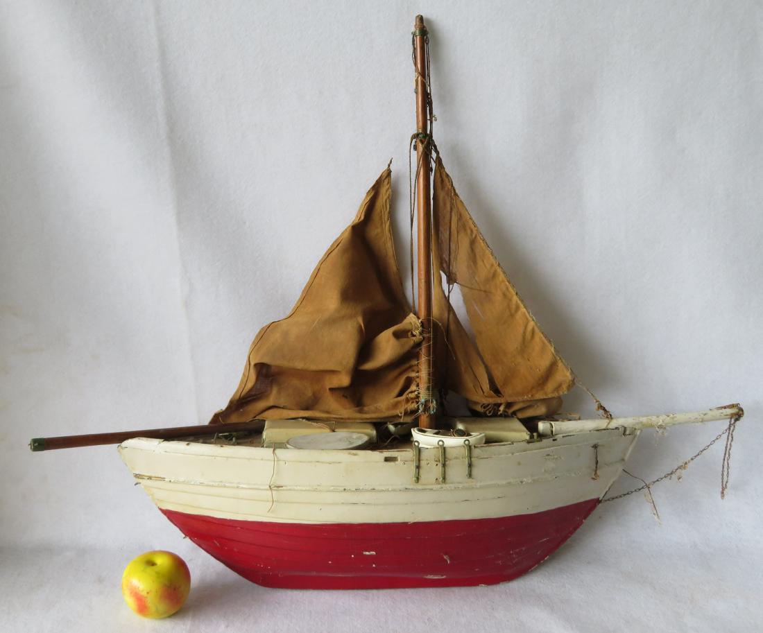 Early painted pond sailboat with some loose parts (1 of 10)
