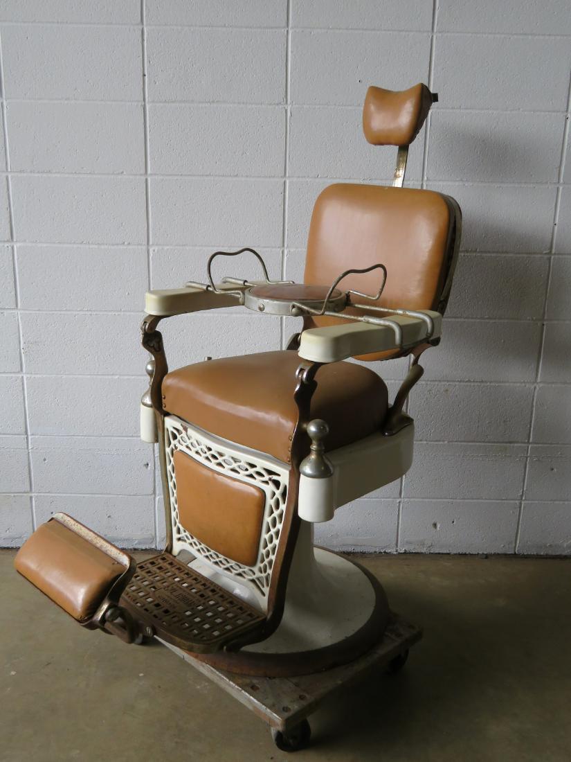 Emil J. Paidar hydraulic barber chair (Manufactured in (1 of 7)