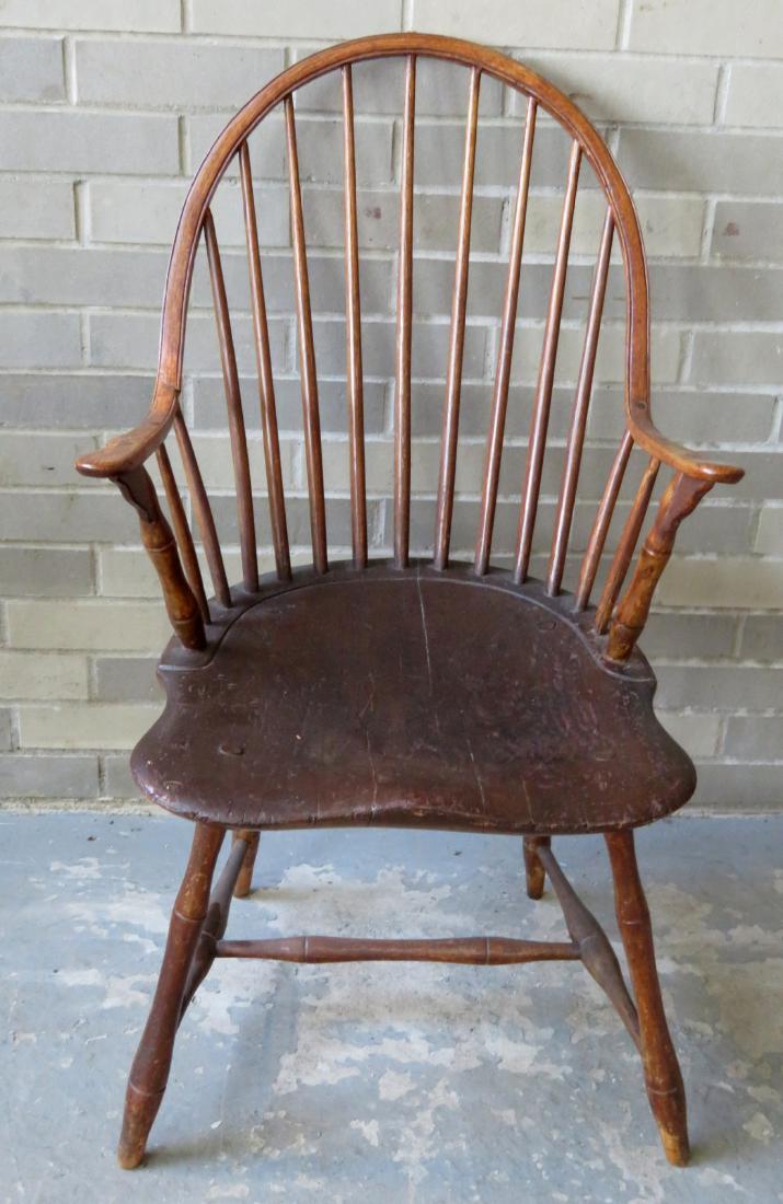 Windsor continuous arm chair, 18th century, 9 spindles.: Windsor continuous arm chair, 18th century, 9 spindles. Small repair to one arm, else good condition. Size 36"H to top of rail x 18"W x 17.5" x 17"H to top of seat.