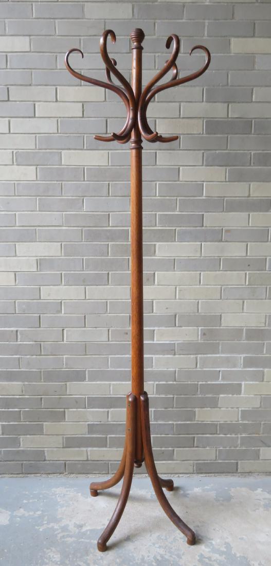 Thonet style oak hall tree, late 19th to early 20th: Thonet style oak hall tree, late 19th to early 20th century. Minor use wear and overall very good condition.