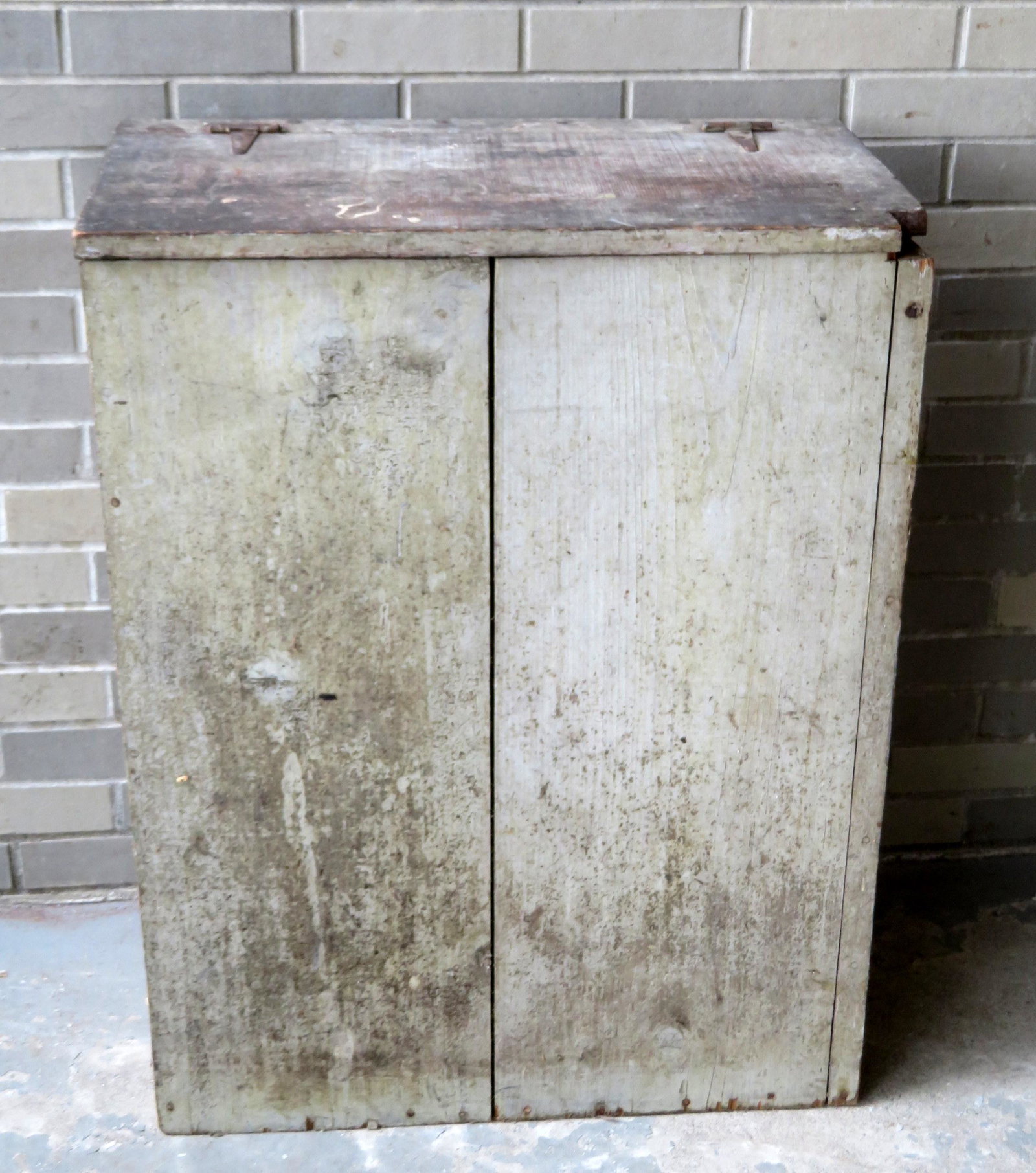 Lift top wood or grain box in original green paint -: Lift top wood or grain box in original green paint - note paint only on 2 sides as the 3rd side was likely built into wall. 19th century. Good used condition. 26"W x 14"D x 34"H.