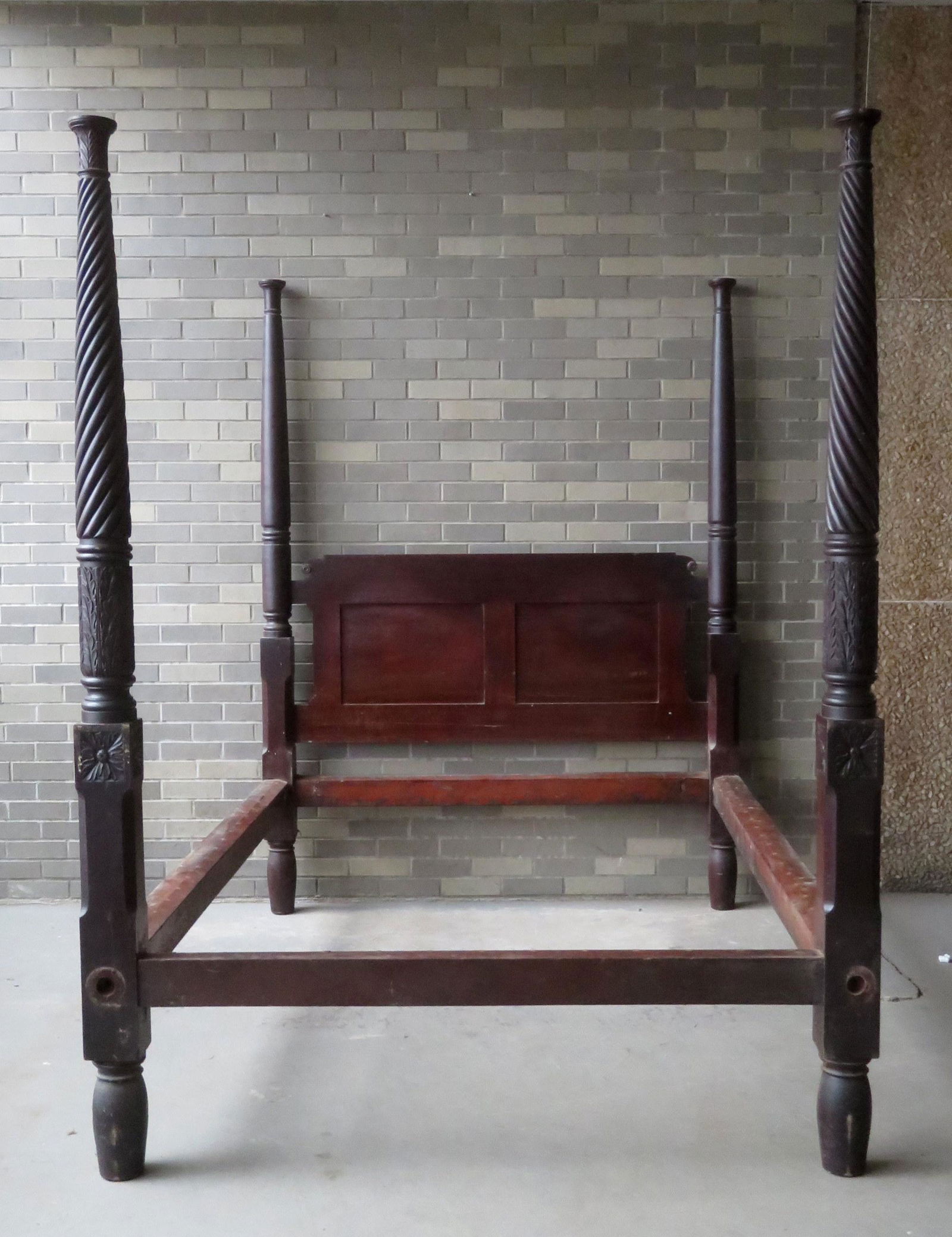 Late Sheraton mahogany tall poster bed, queen size. The: Late Sheraton mahogany tall poster bed, queen size. The headboard posts have plain turnings, and the footboard posts have acanthus decorations on the top over a tapered rope twist column over a square