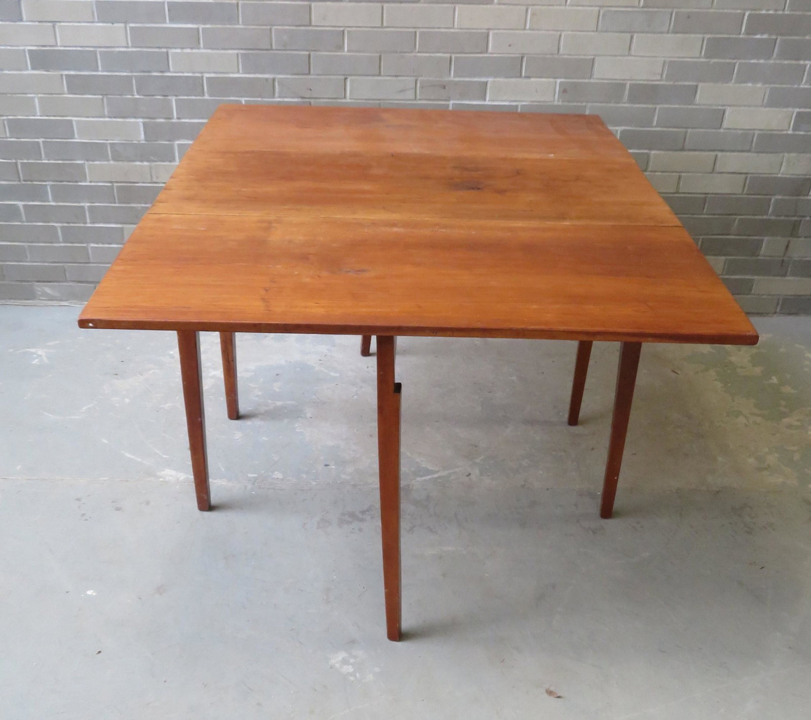 Hepplewhite maple swing leg table - one wooden hinge: Hepplewhite maple swing leg table - one wooden hinge from the swing leg is broken making the leg loose (see photos). Early 19th century. Size with leaves down 19"D x 42 1/2"L and with leaves up 47"D x